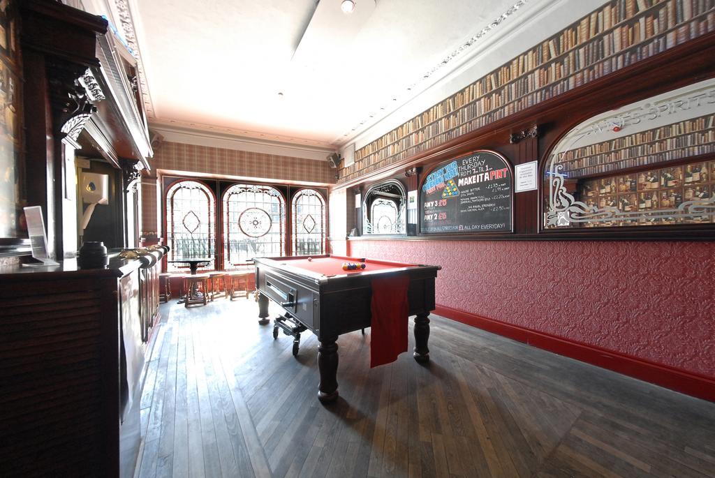 The George Hotel Уитби Экстерьер фото
