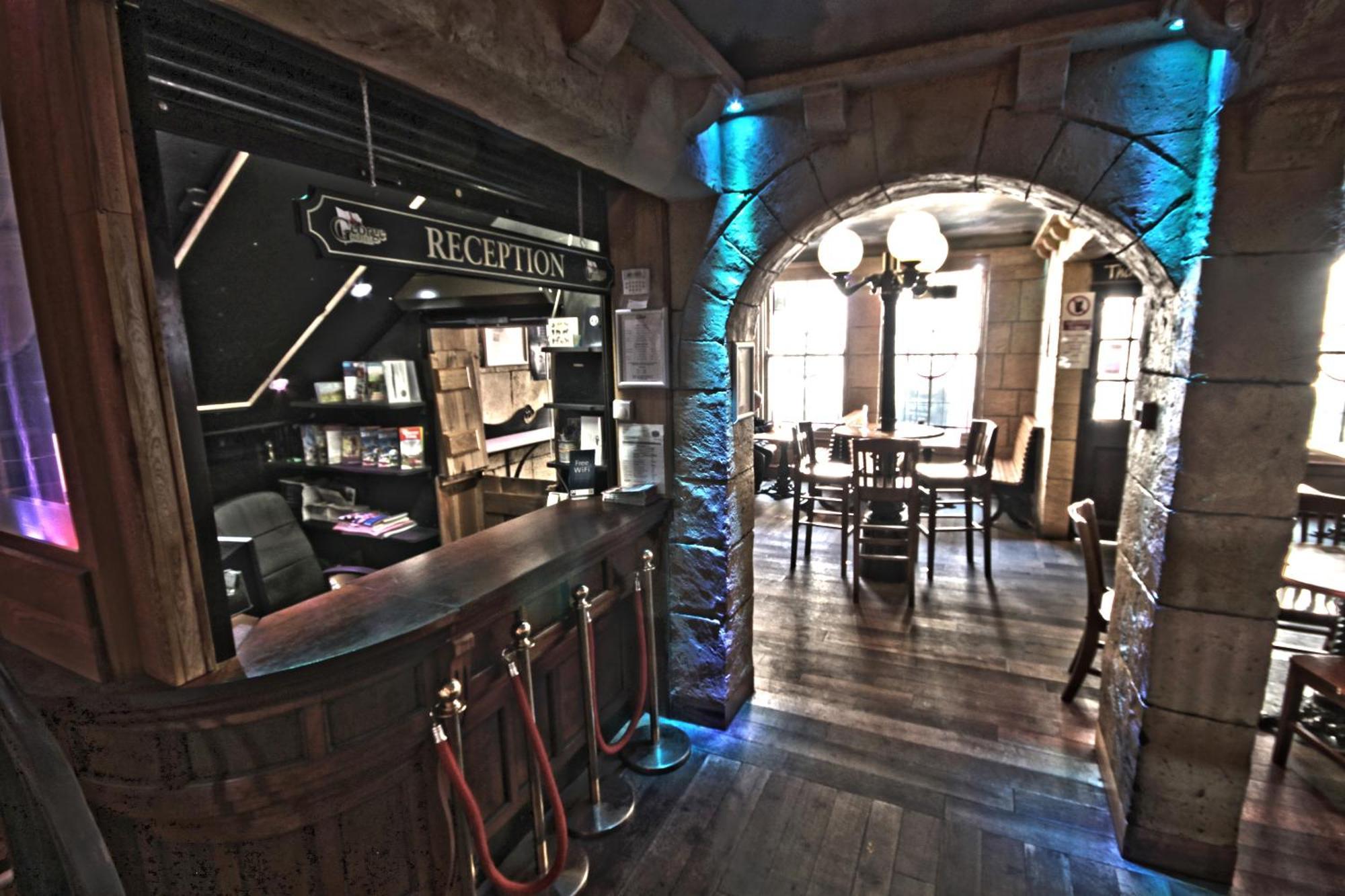 The George Hotel Уитби Экстерьер фото